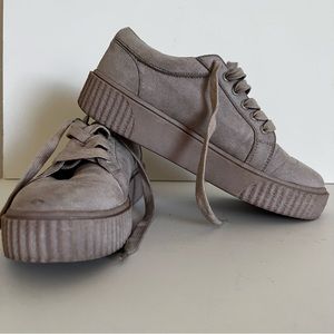 Just Fab Lavender Platform Sneakers. Size 8